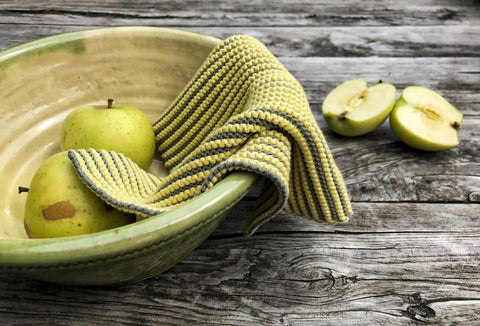 Le Savon, www.lesavon.ch, Spültuch Bio Baumwolle / Spültuch / Scheuertuch / Lappen / Topflappen, Swiss Made, Stricken, Gestrickt, Baumwolle, gesticktes Spültuch, gestrickt, Schweiz, Schweizer Handwerk, Küche, Küchentextilien, Kitchen clothing