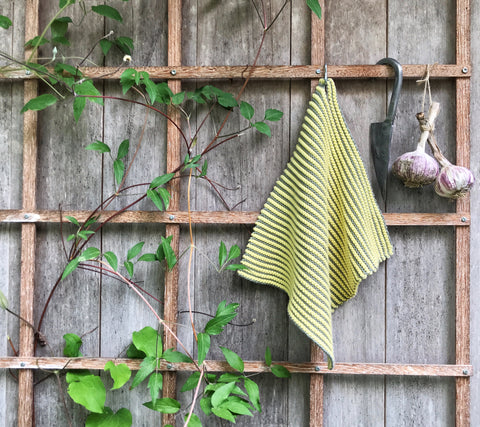 Le Savon, www.lesavon.ch, Spültuch Bio Baumwolle / Spültuch / Scheuertuch / Lappen / Topflappen, Swiss Made, Stricken, Gestrickt, Baumwolle, gesticktes Spültuch, gestrickt, Schweiz, Schweizer Handwerk, Küche, Küchentextilien, Kitchen clothing