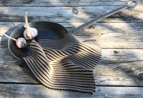 Le Savon, www.lesavon.ch, Spültuch Bio Baumwolle / Spültuch / Scheuertuch / Lappen / Topflappen, Swiss Made, Stricken, Gestrickt, Baumwolle, gesticktes Spültuch, gestrickt, Schweiz, Schweizer Handwerk, Küche, Küchentextilien, Kitchen clothing