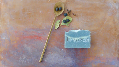 Die lorbeerartige Bay Rum Naturseife