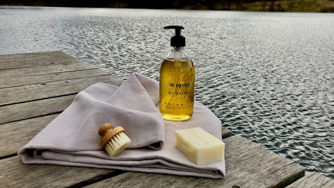 Naturseife Botanica, milde Flüssigseife für Hände und Körper in 500 ml Glasflasche mit Pumpe